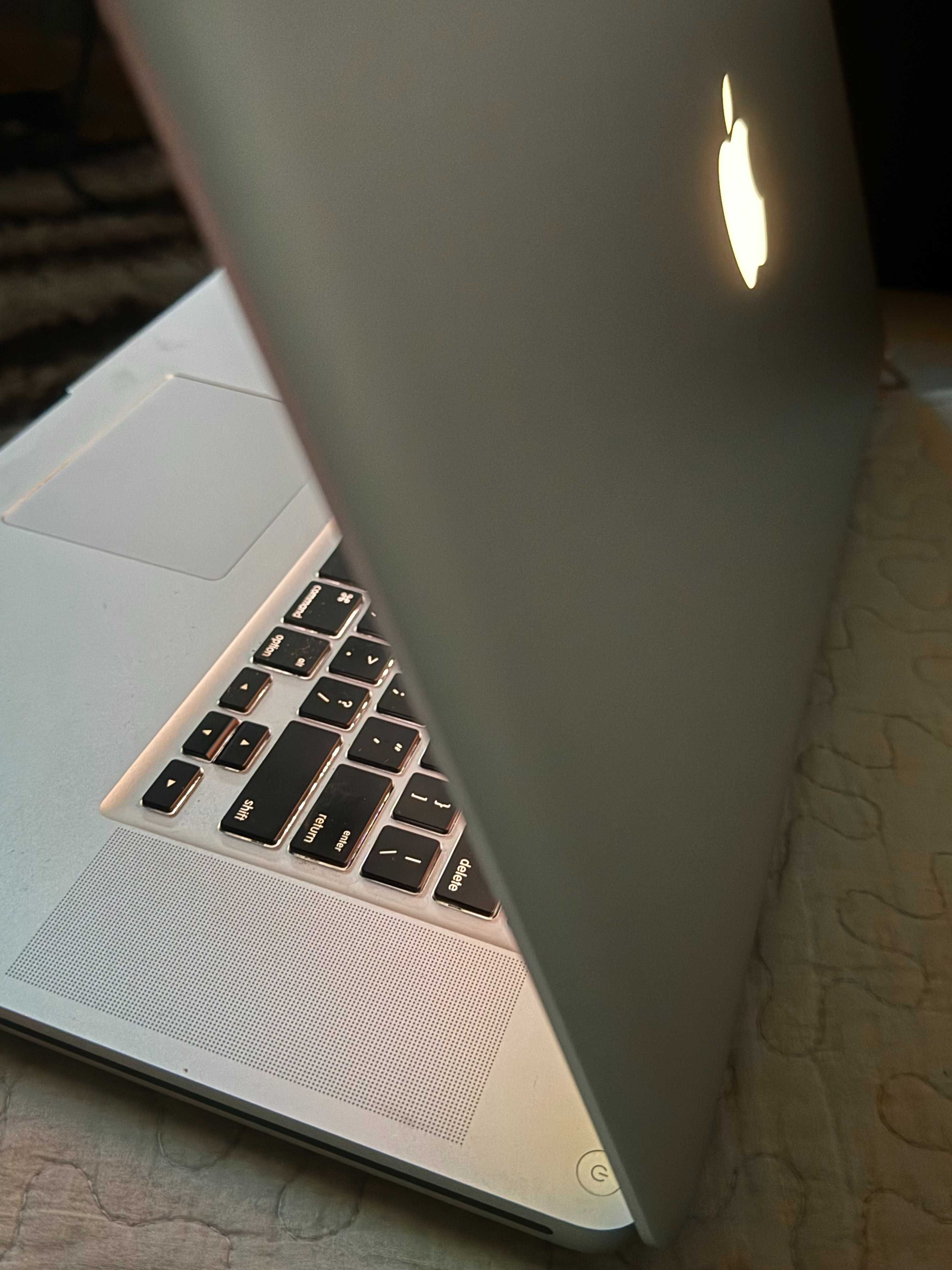 MacBook Pro 17" Intel Core i7 2,66 GHz (mid 2010)  250 GB SSD