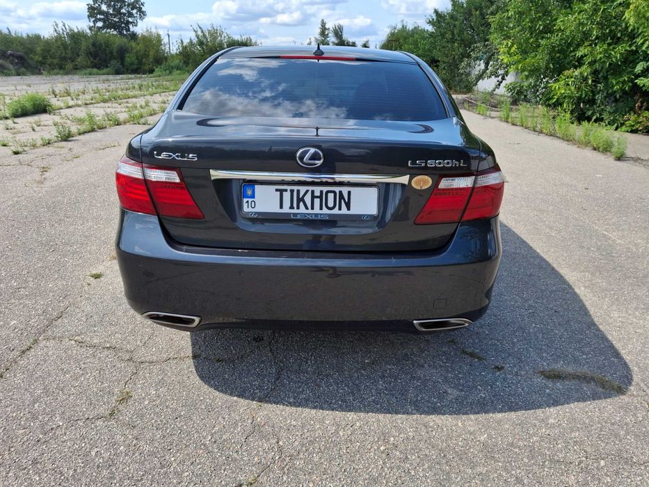 Продаю LEXUS LS600h