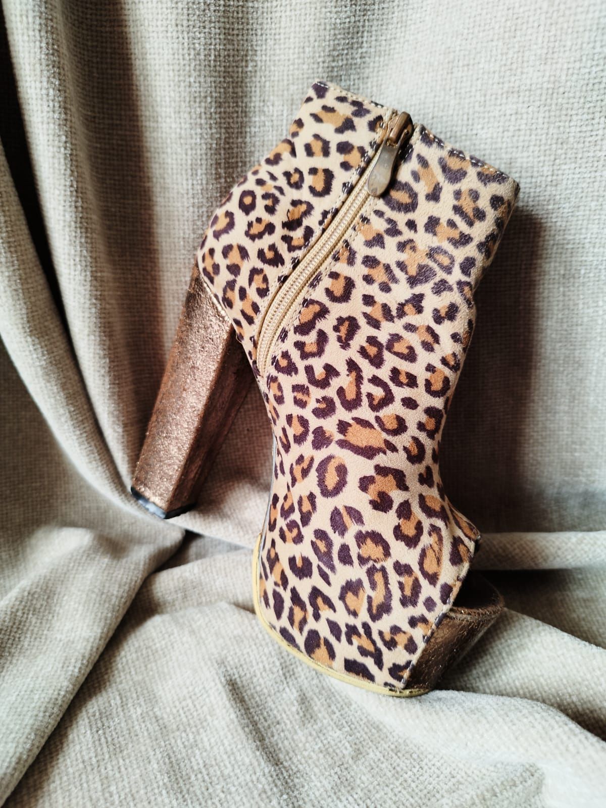 Botim Peep Toe Leopardo