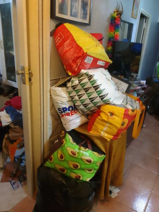 Lote de roupas usadas, calçados etc