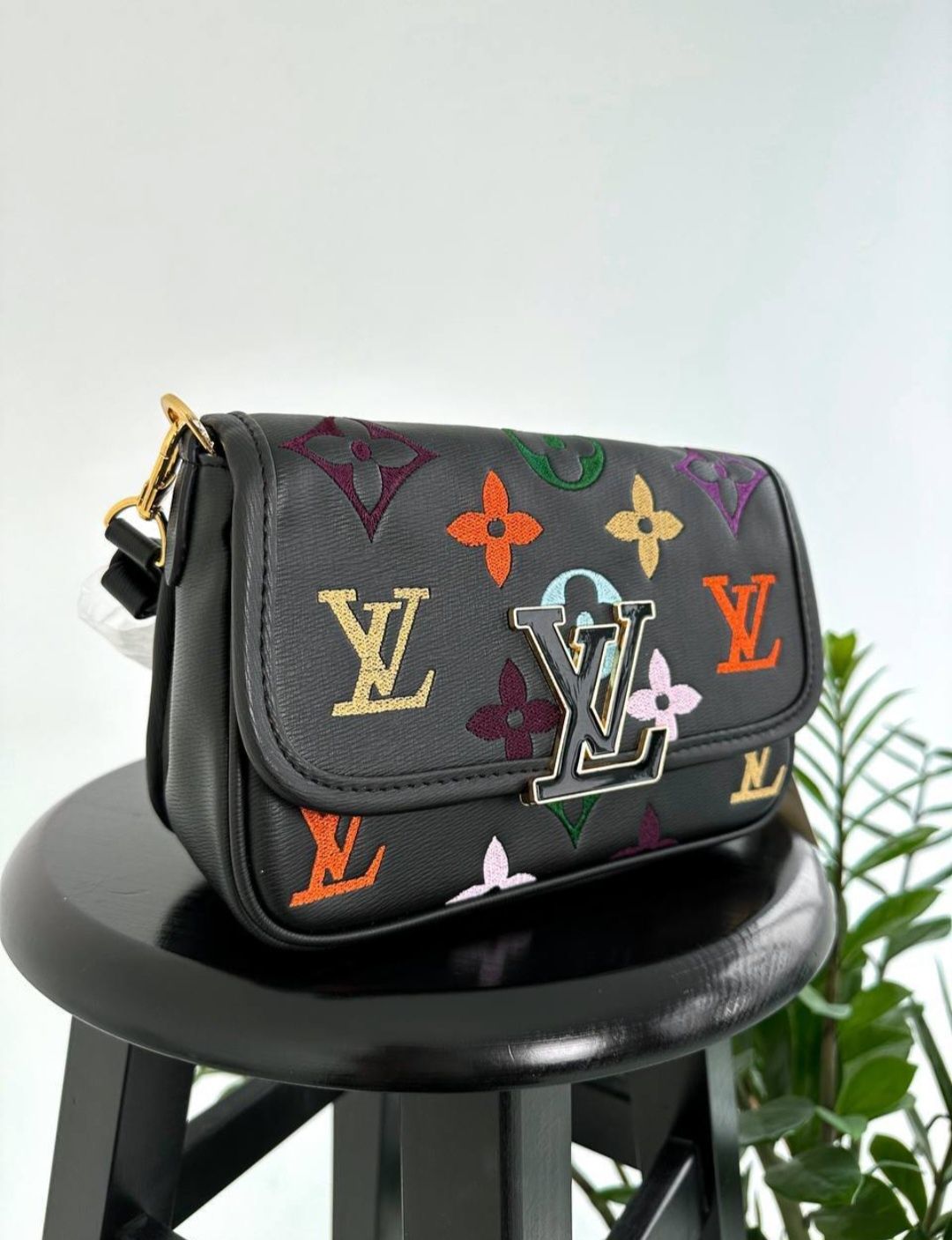 Сумка жіноча Louis Vuitton Buci Black