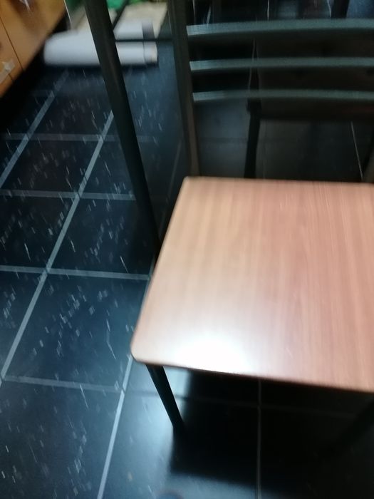 Conjunto Mesa + 2 cadeiras em madeira / metal