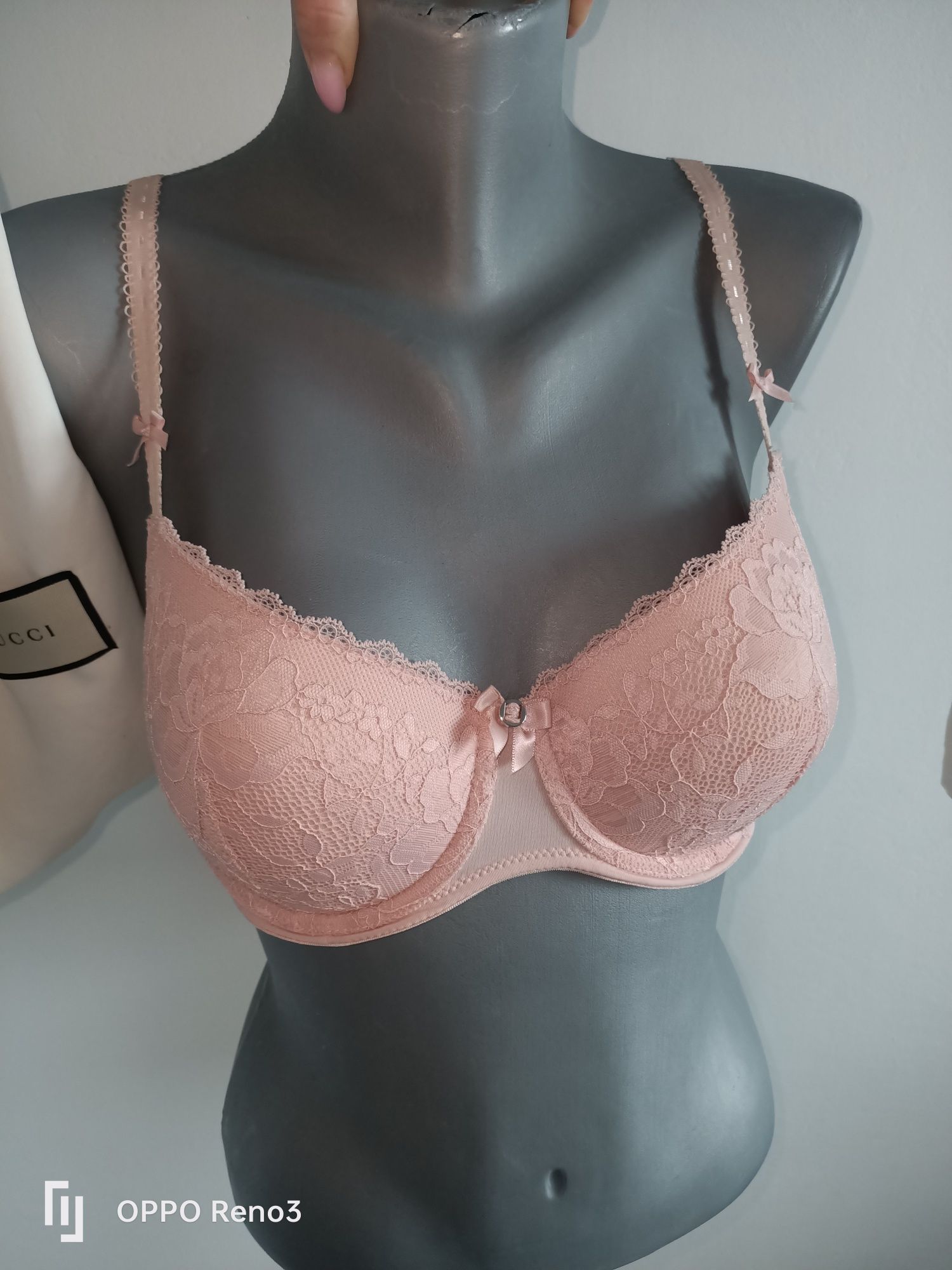 Markowy biustonosz modelujący Hunkemöller r 70B usztywniany fiszbinami