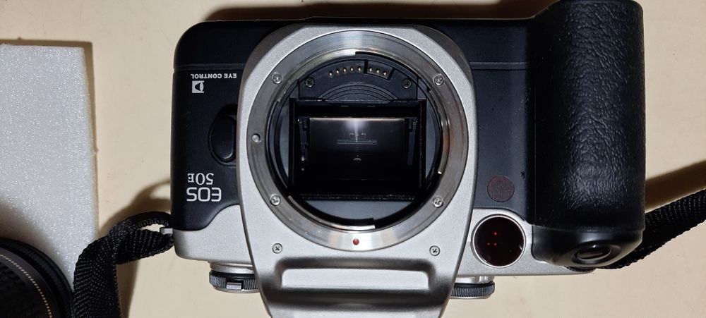 Câmara fotográfica Canon EOS 50e rolo