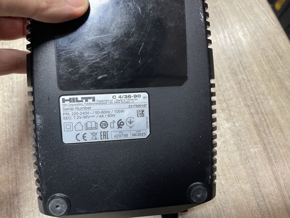Hilti C4/36-90 / зарядний пристрій Хілті 22V
