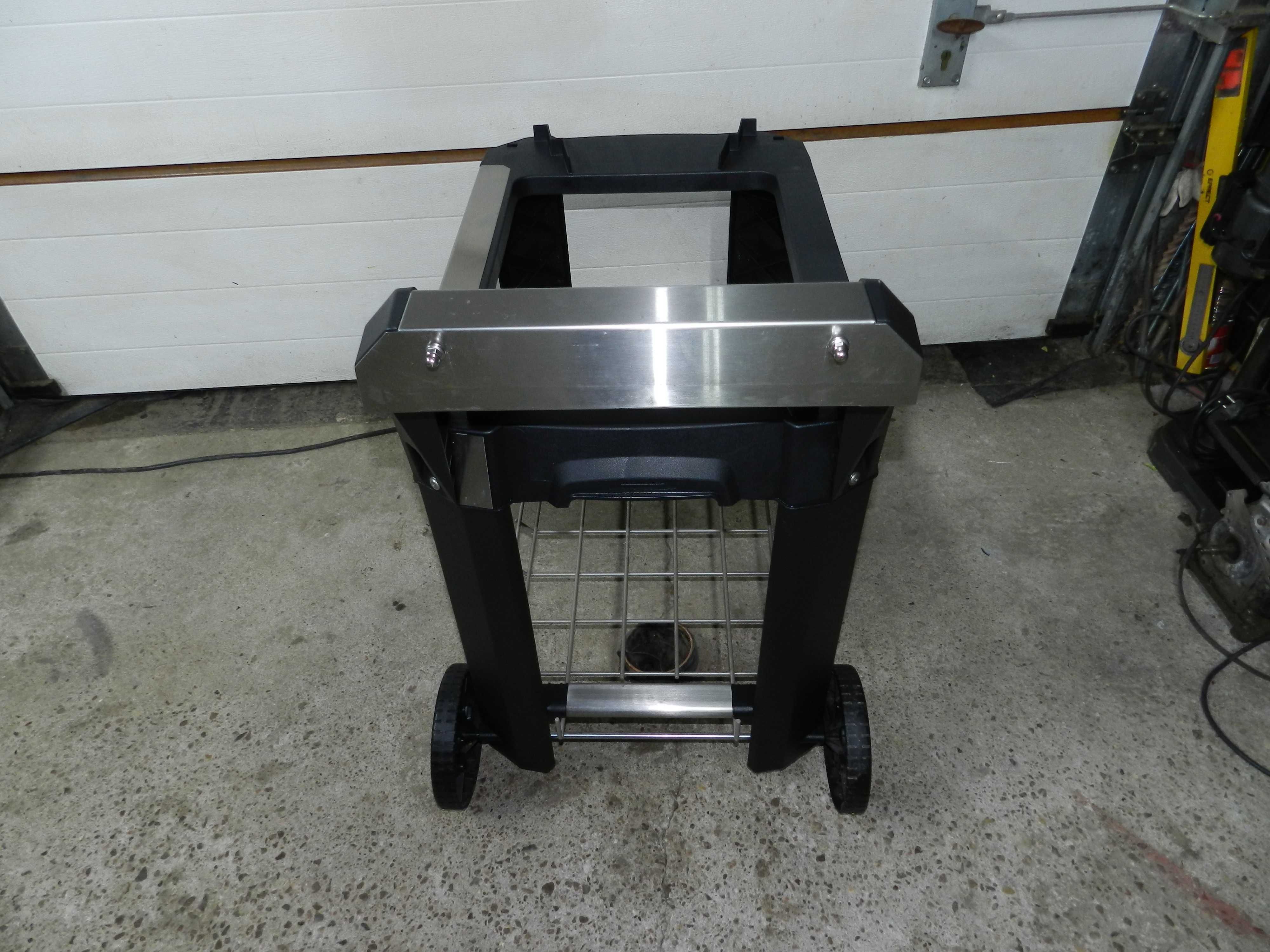Stolik Weber do grilla  najnowszy model