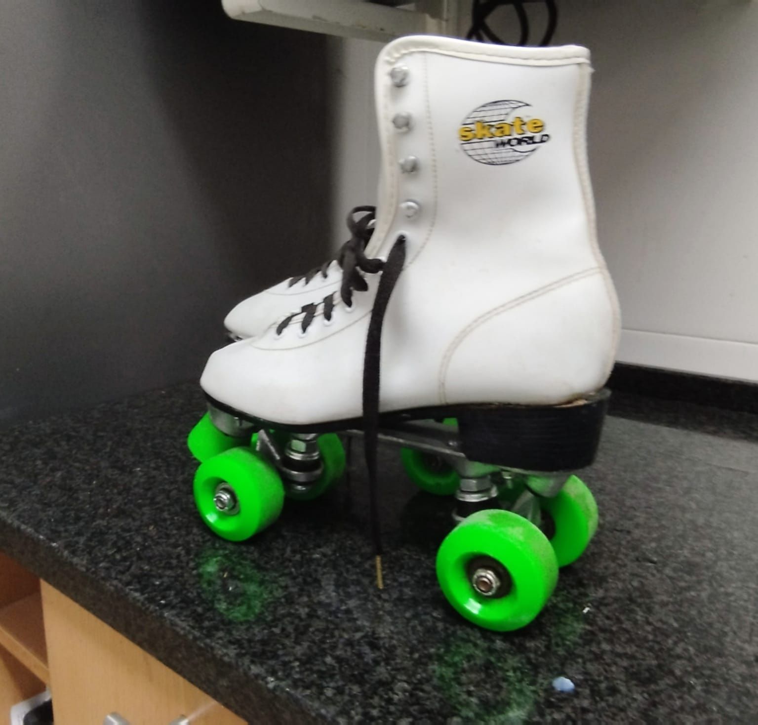 Patins com pouco uso.