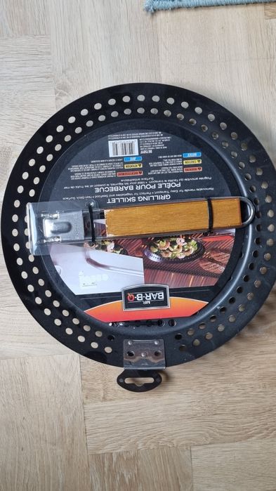 Patelnia grillowa z otworami