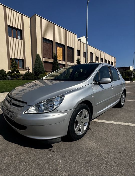 Автомобіль Pegeout 307