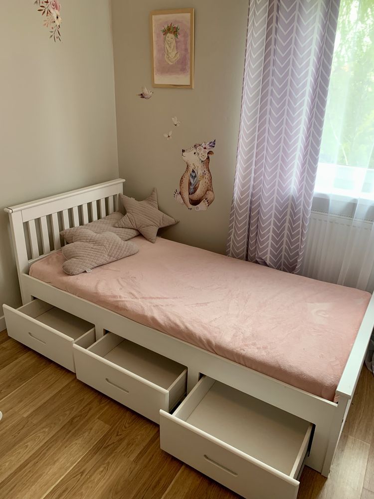 Solidne łóżko dziecięce drewniane
