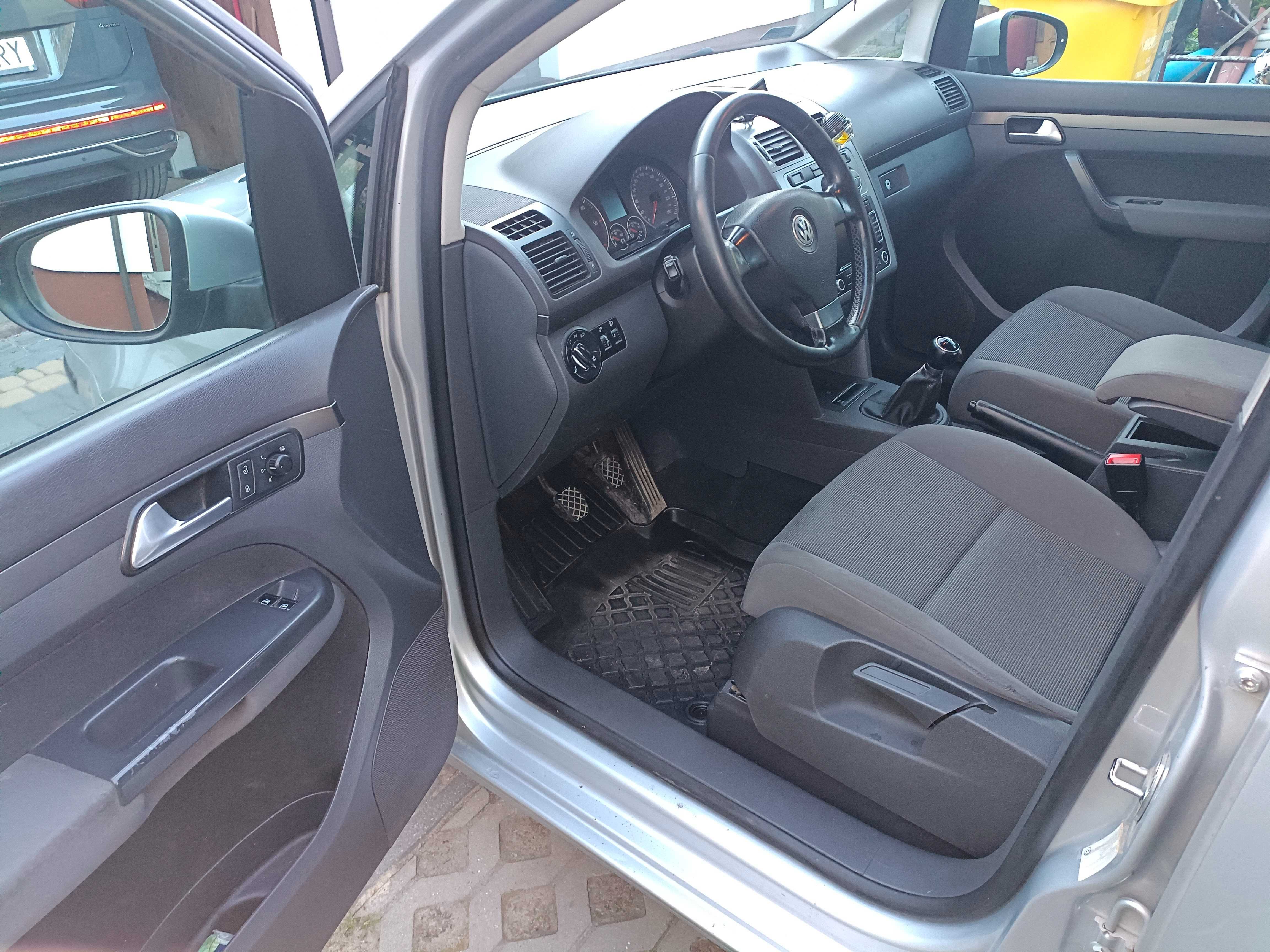 Sprzedam Volkswagen Touran 1,9 TDI 2010r.