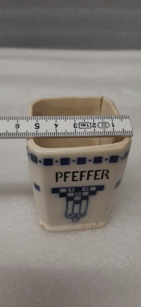 Pojemnik ceramiczny na pieprz 1944r.
