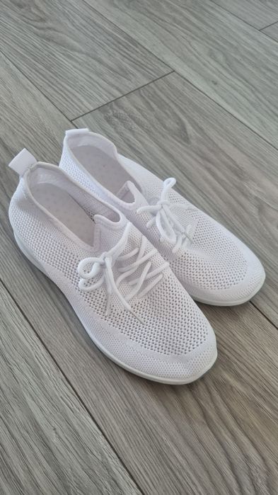 Trampki ażurowe na koturnie r.40 NOWE