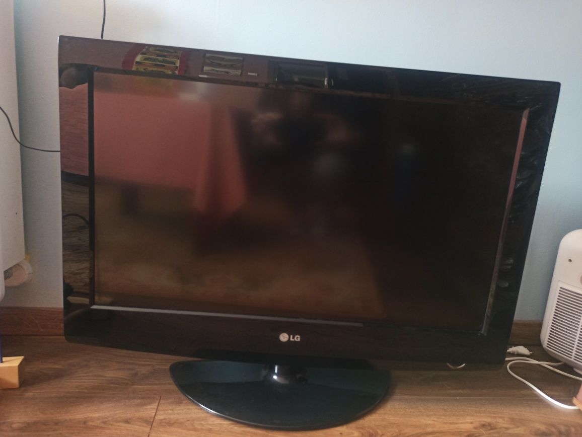 Telewizor LG 32LF2510 z pilotem