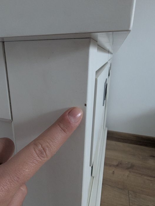 Biała witryna, lite drewno,