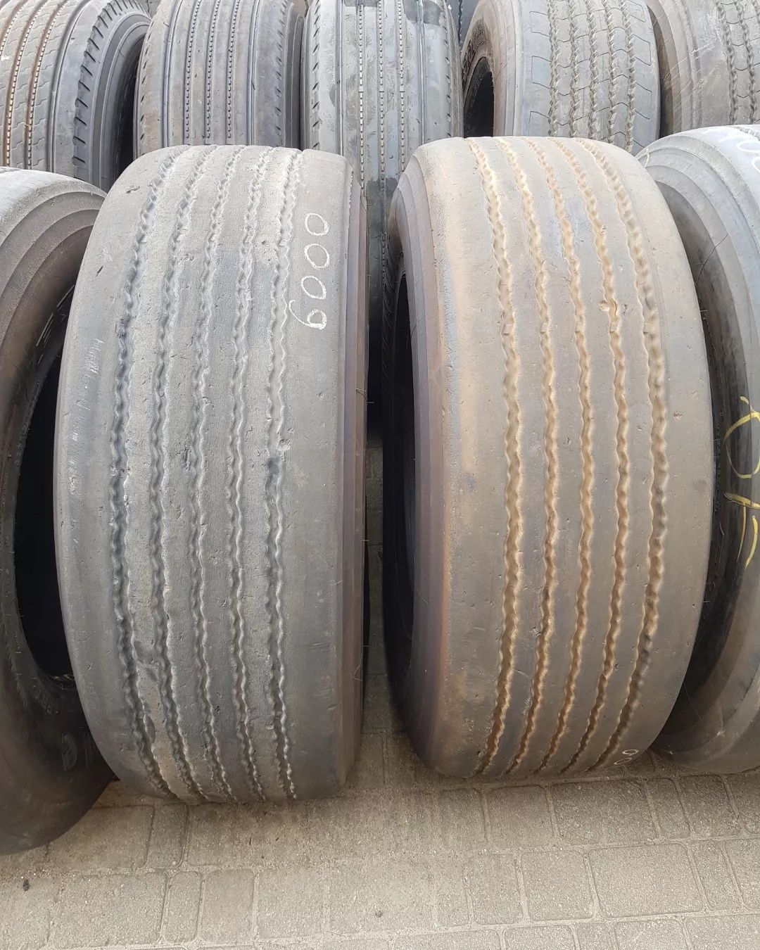 385/65 R22.5 Dayton D400T, 385/65R22.5 Firestone FT522