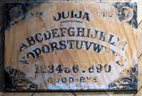 Ouija prezent spirytyzm wywoływanie duchów halloween gra planszowa