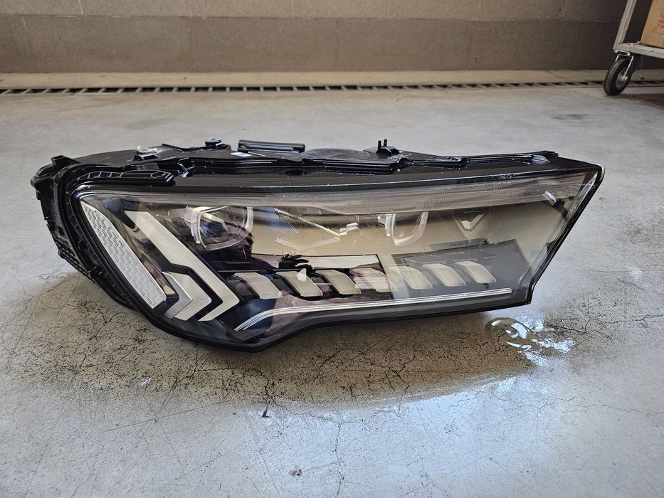 Фара передня права Audi Q7 рестайл 4M0941086C