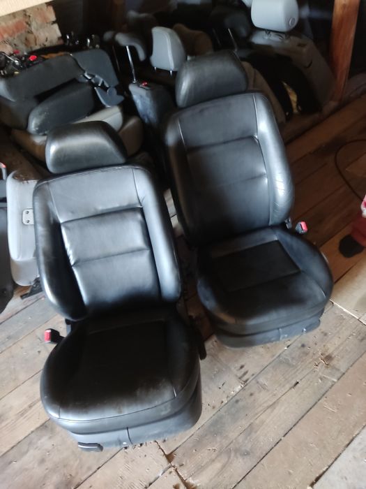 У наявності багато шкіряних салонів на різні моделі авто