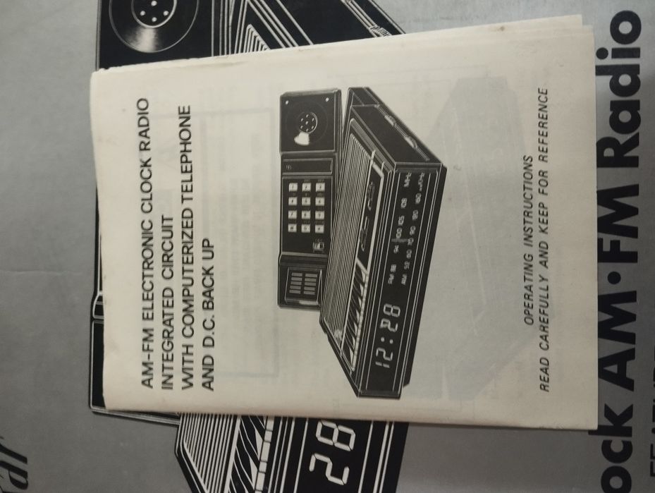 Radio despertador com telefone vintage