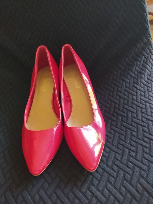 Czerwone buty na obcasie