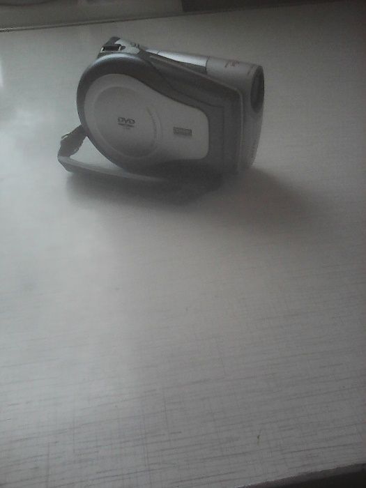 Продам видеокамеру Canon DC95 на запчасти.