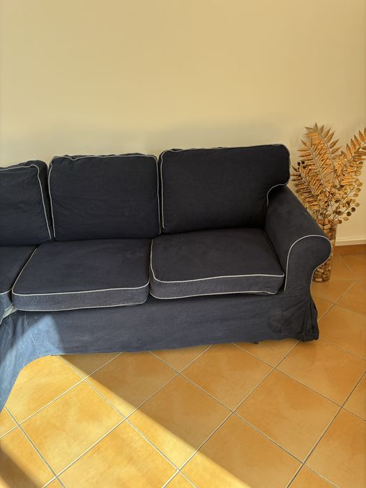 Sofá-cama 5 lugares e uma gaveta.