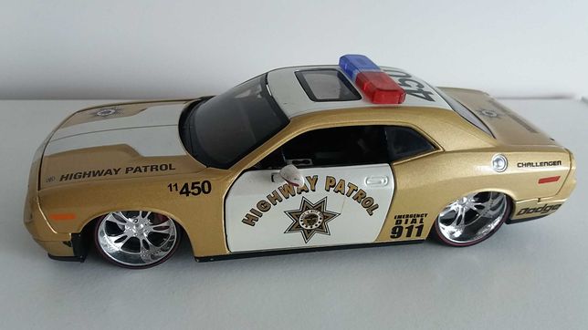 Полицейская машина Мaisto Dodge Challenger 2009, модель 1:24, металл