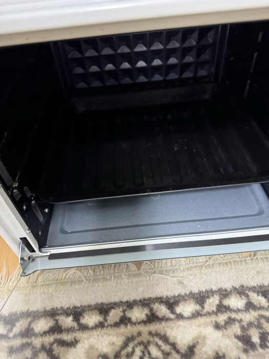 Продам електричну піч HausMark EOI -4015 WH