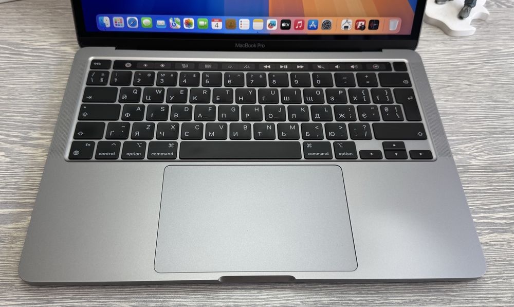 MacBook Pro 13  M2 / RAM 8 / SSD 256 GB / 2022 / Touch Bar
