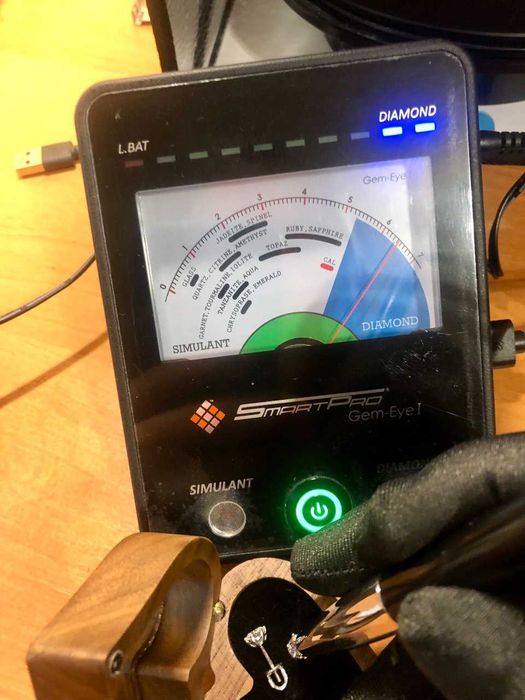 Пусеты белое золото с камнями 1.08 карат