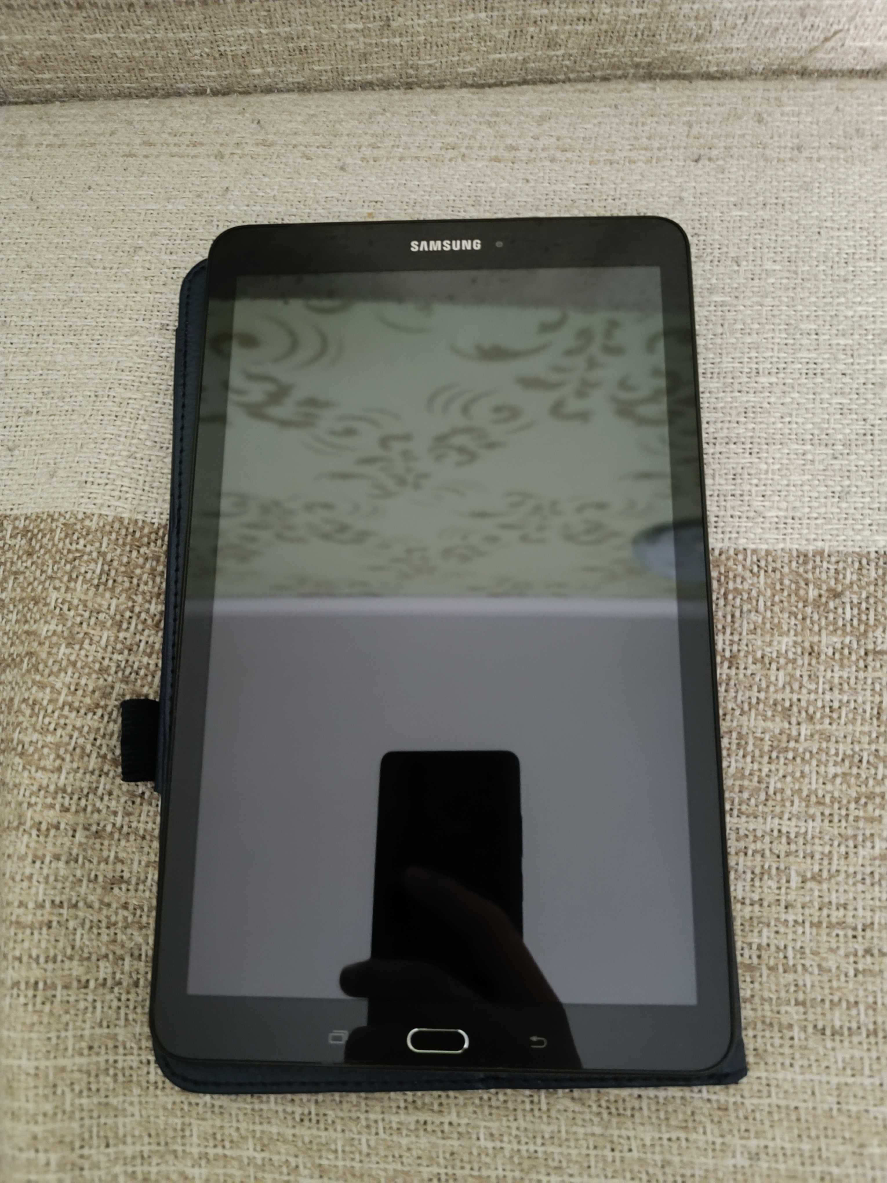 Планшет Samsung Galaxy Tab E (SM-T561)