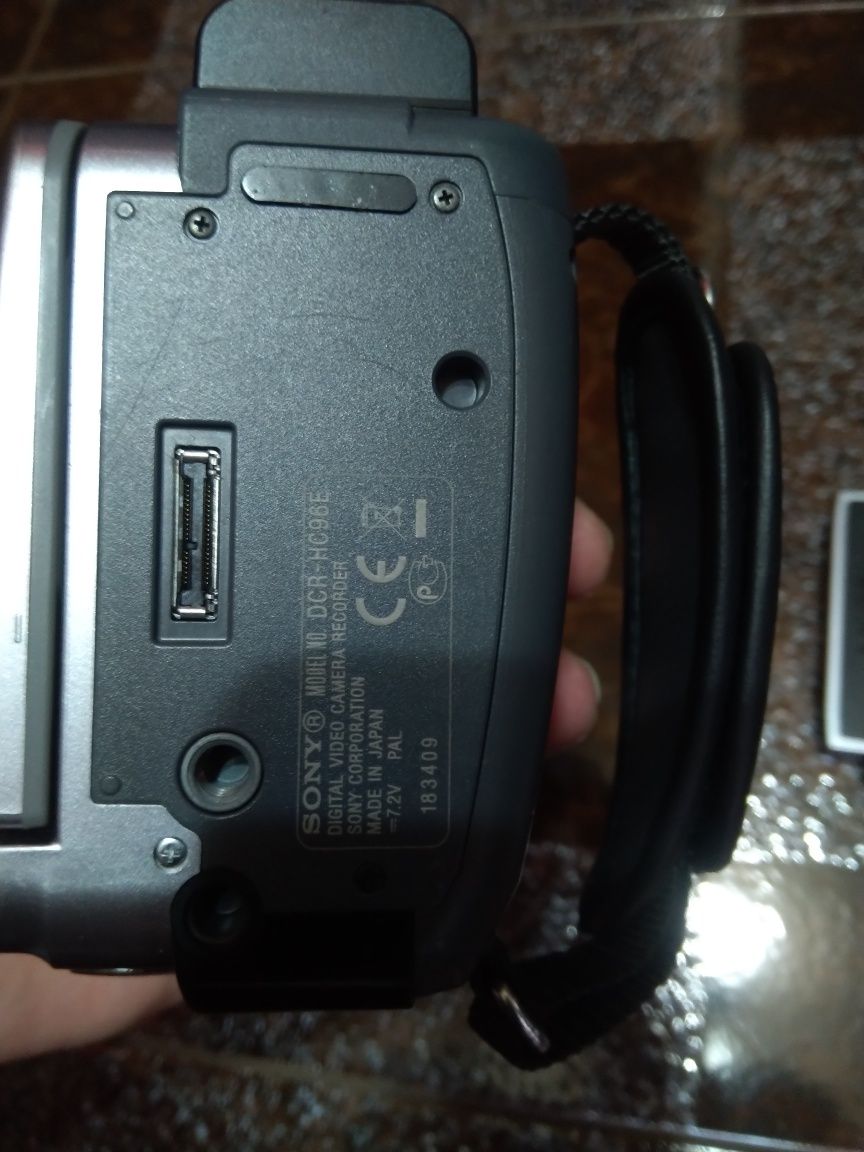 Видеокамера Sony DCR - HC 96E