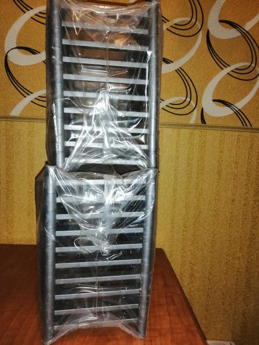 Новые Полки для CD, DVD дисков. 2 шт В Краматрске 100 грн.