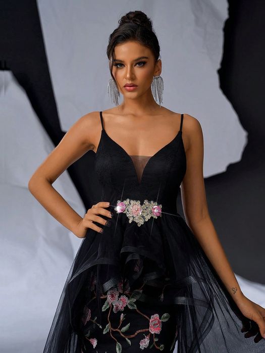 Sukienka Wieczorowa Tiulowa W Haftowane Kwiaty Na Ramiączkach Maxi S