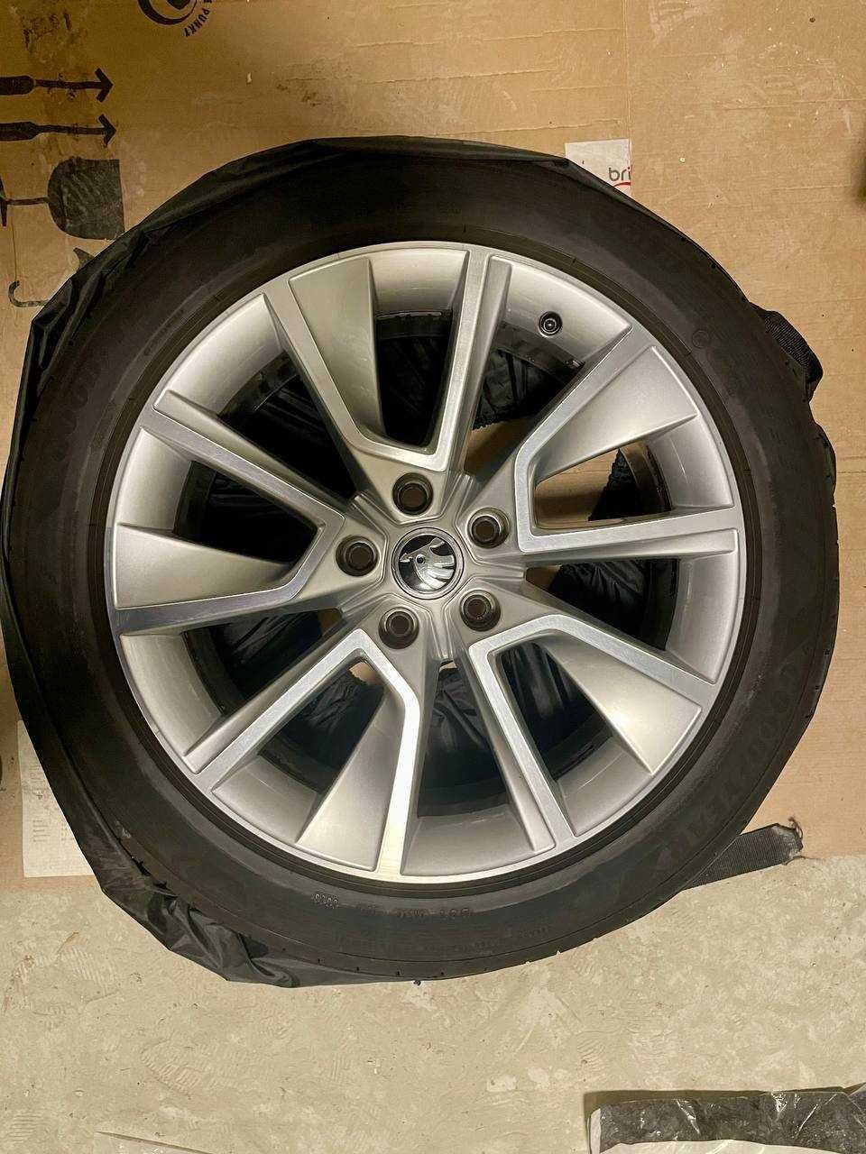Комплект оригінальних коліс літо Goodyear R18 215/50 з дисками Skoda