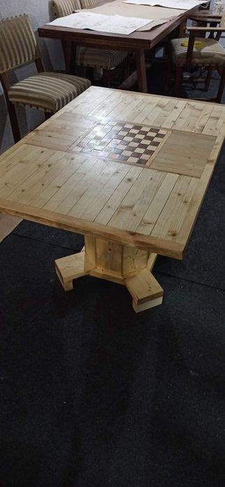 Stół drewniany szachownica