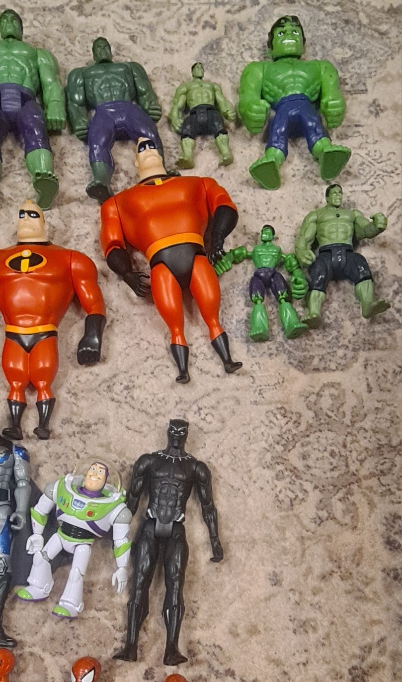 Kolekcja figurek Marvel bohaterowie Toy Story, Shrek, Mario Bros itp