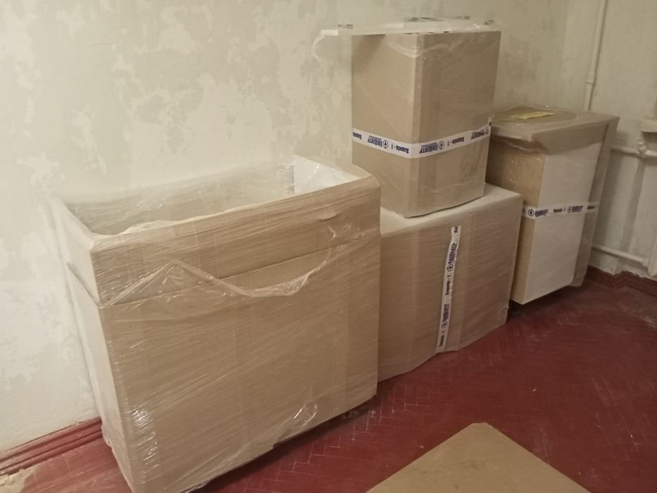 Продам кухню "Берта" 1,2 Дуб сонома/белый , столешница,мойка и полки.