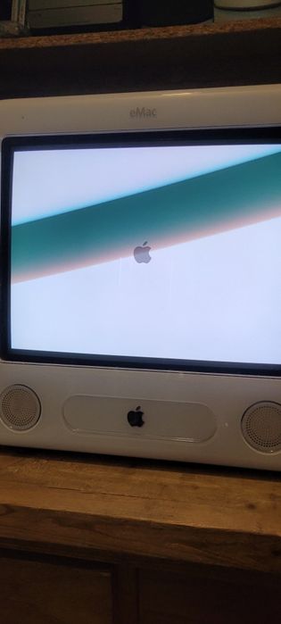 E-Mac 17 cali, głośniki stereo, CD Retro.