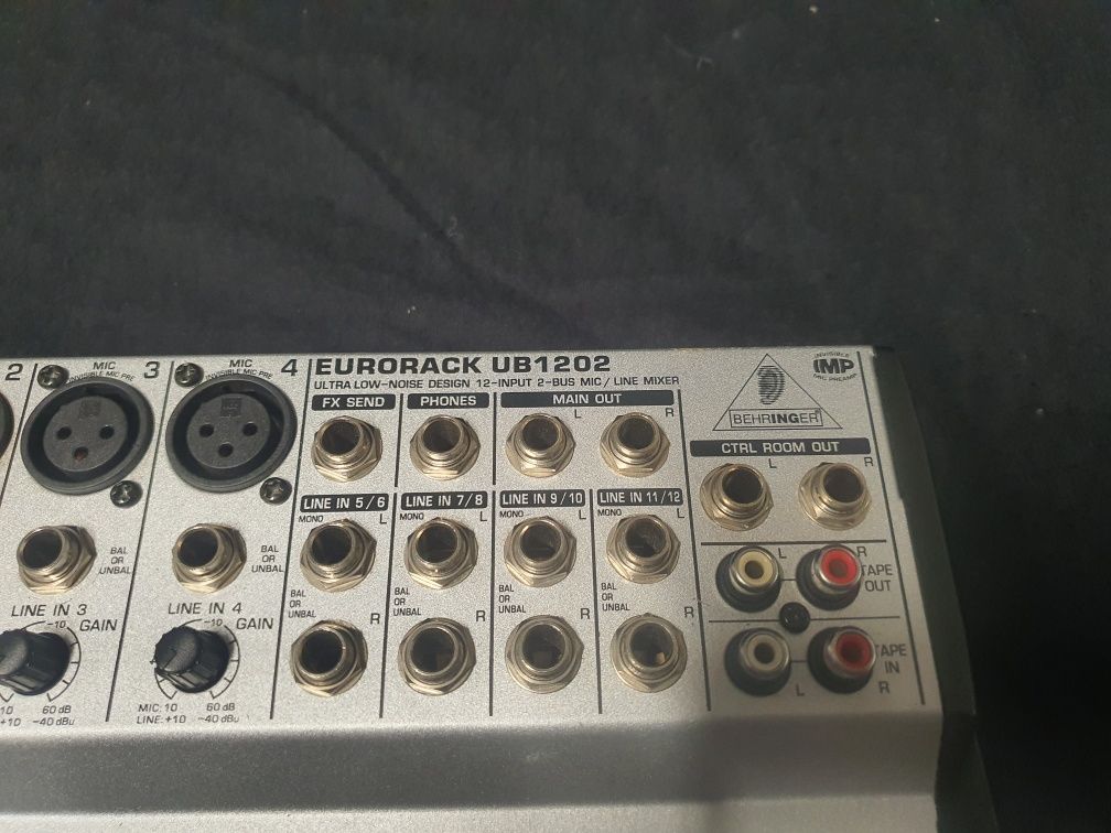 Mesa mistura Behringer Eurorack UB1202
