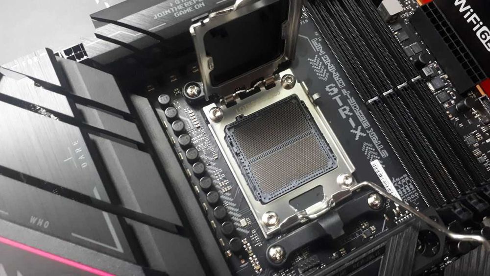 Материнська плата ASUS ROG Strix B650E-F Gaming WiFi