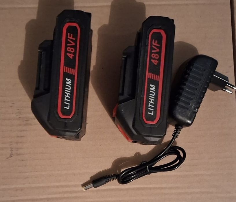 4 Akumulatory 2x ładowarka, złącze typ makita 18v
