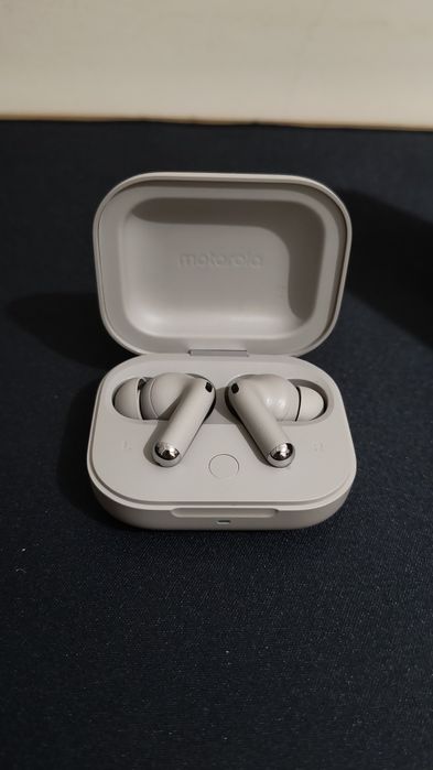 Moto Buds+ | Noise cancelling by BOSE