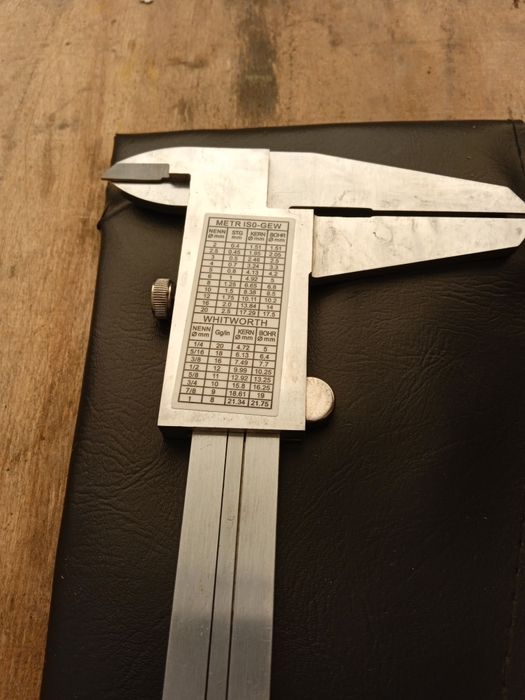 Штангенциркуль 250мм,300мм типа колумбик(0,05мм)С глубиномером.Три в о