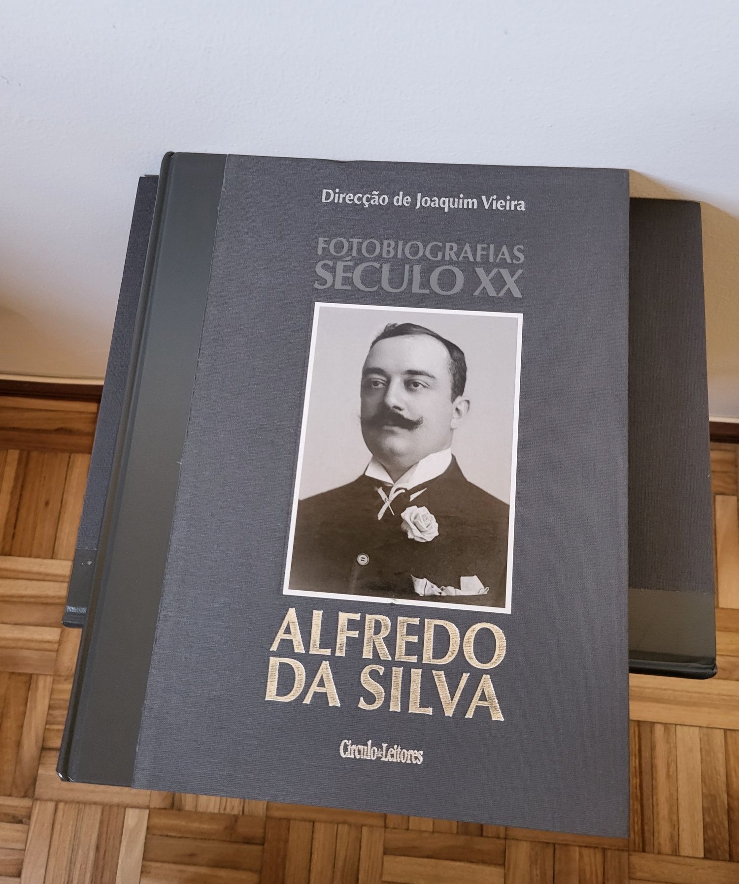 Colecção Portugal Século XX Portugueses Célebres