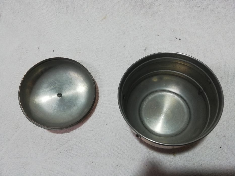 Nr. 24. Pojemnik miedziany z napisem Godis