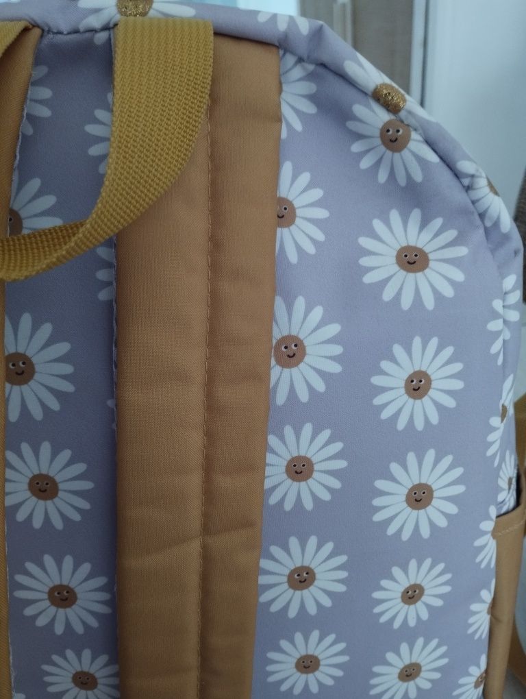 Mochila e lancheira novas