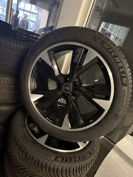 Оригинальеые диски R20 Audi Q4 + Michelin Pilot Alpin 5 SUV новые