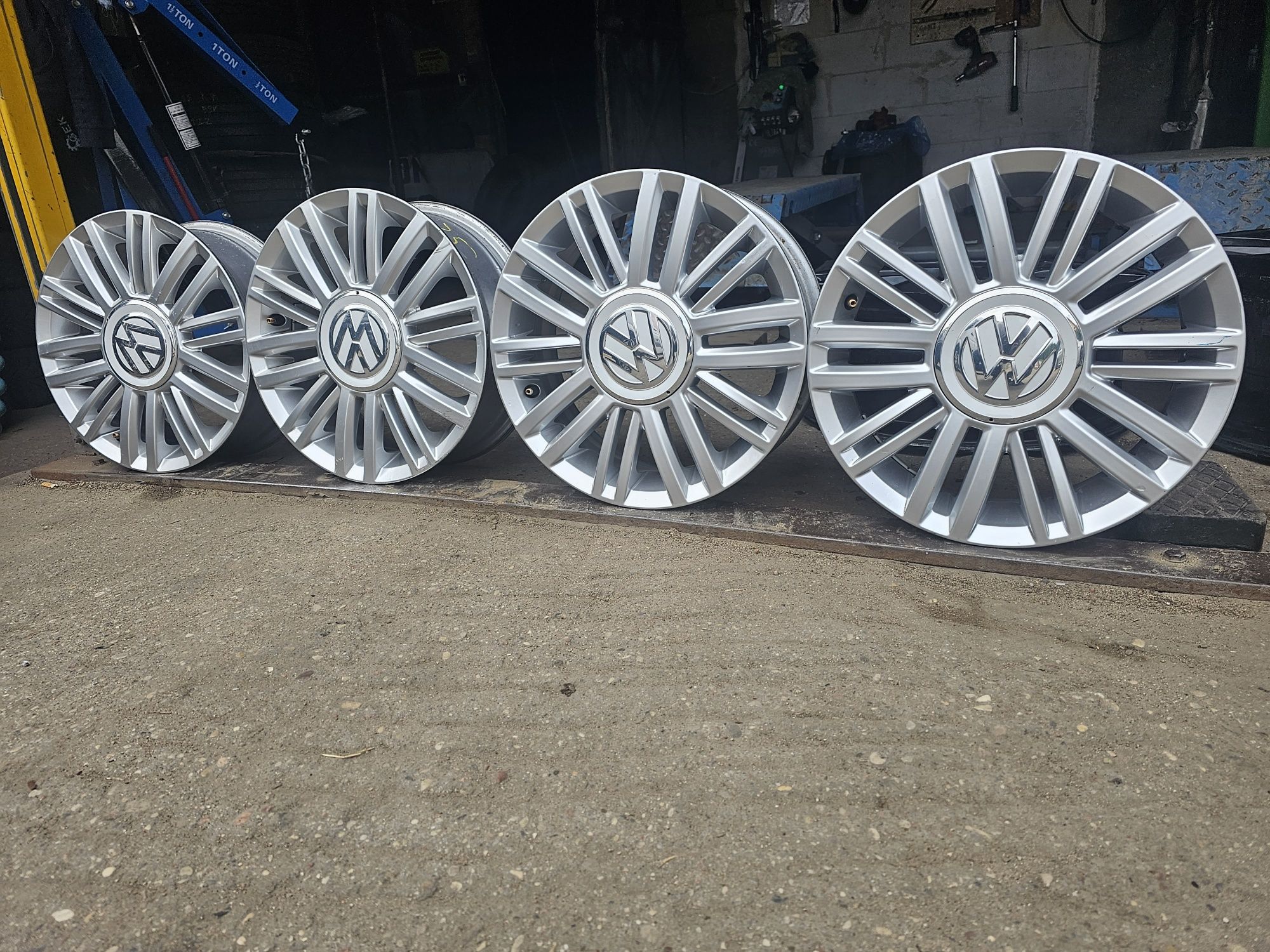 Felgi Aluminiowe Volkswagen UP R15 4x100 ET41-5,5J